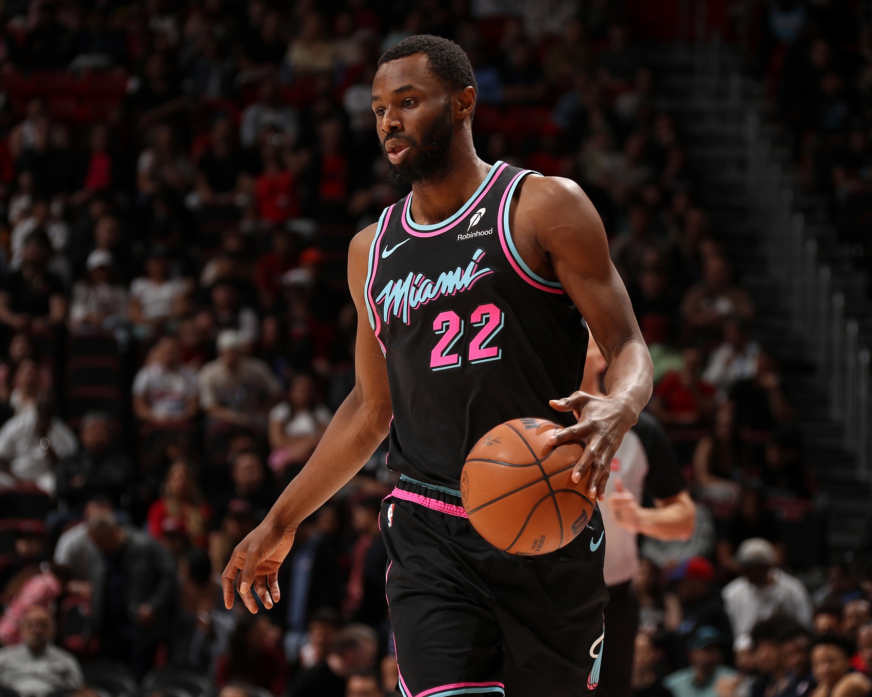 星空体育（中国）官方网站-首节8分半场不得...维金斯半场拿到10分5板3助 正负值高达+22！